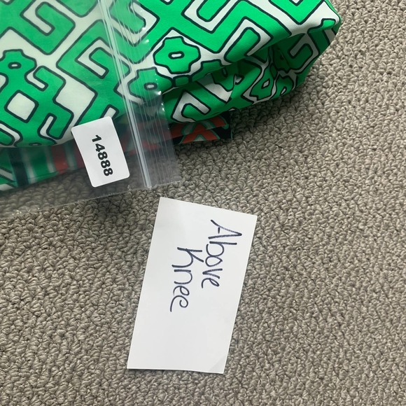 Crown & Ivy Womens Dress Size 4P Green Pink Geometric Kimono Sleeves Shift Work - Picture 11 of 11